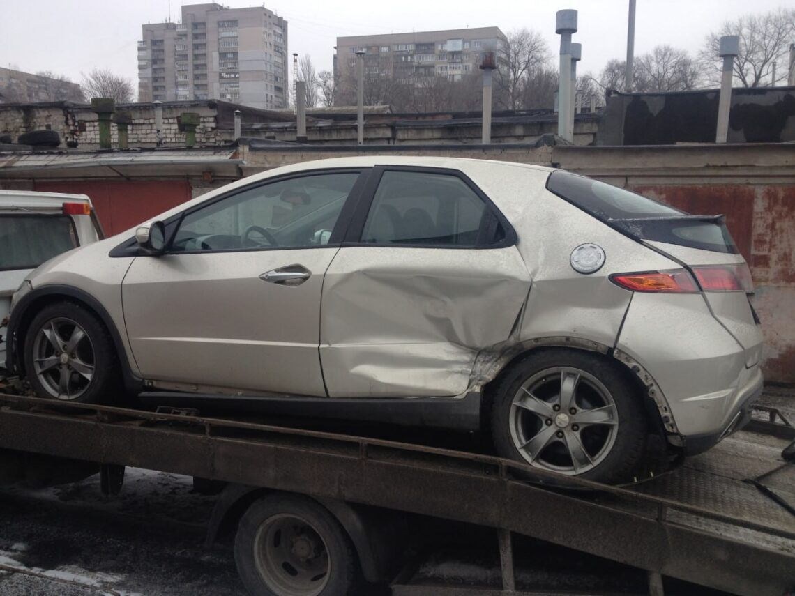 євакуація авто з пошкодженим колесом, евакуація авто, эвакуация авто